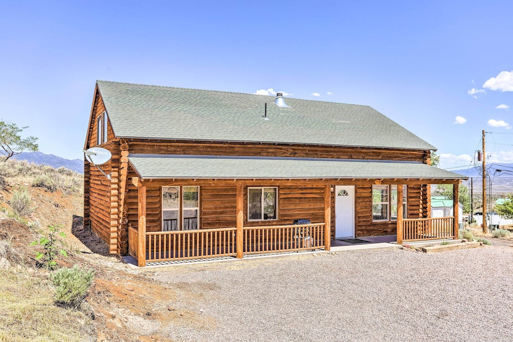 Pioche Family Cabin W/ View - Walk To Main St! - Cathedral Gorge State Park, Panaca