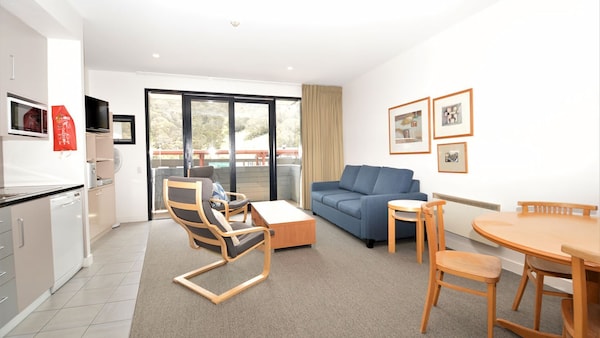 Squatters Run 4 Ideally Positioned In The Centre Of Thredbo Village - Charlotte Pass