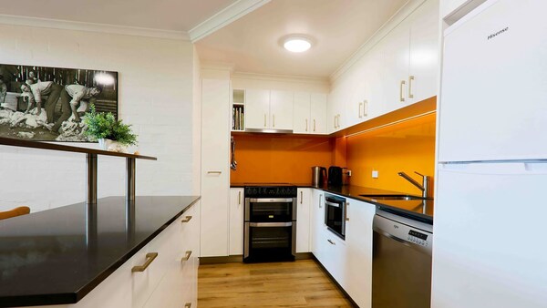 Inala 2 Is An Exceptional Top Floor, One Bedroom And Loft Apartment. - Charlotte Pass