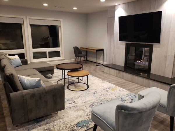 Luxury 4br4ba Basketball Court, Hot Tub Spa, Foosball, Pool Table, Tesla Charger - Foster City