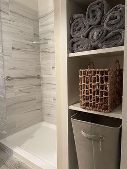 Retreat in Misquamicut State Beach, RI? Find cottages on cozycozy!