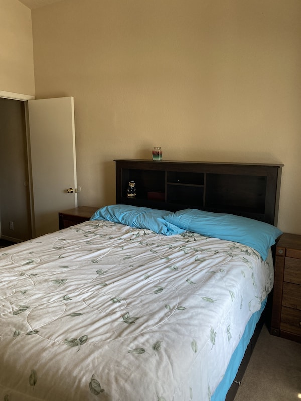 Room Only!!!! Safe, Family Oriented Neighborhood. - Rio Rancho, NM