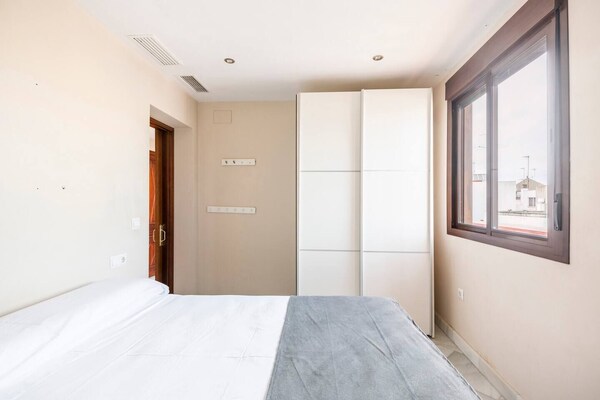 Spacious Penthouse In The Centre Of Sevilla With Private Parking - Camas