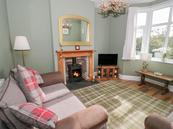 Dulas, Pet Friendly, Character Holiday Cottage In Llandudno Junction - Colwyn Bay