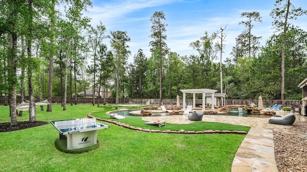 Your Own Personal Oasis. Lazy River, 9 Holes Of Mini Golf, Basketball Court And Tons More - Humble, TX