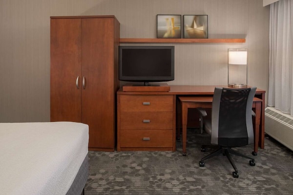 Relaxing Stay Close To Seattle Aquarium! Indoor Pool, Pet-friendly Property! - Redmond, WA