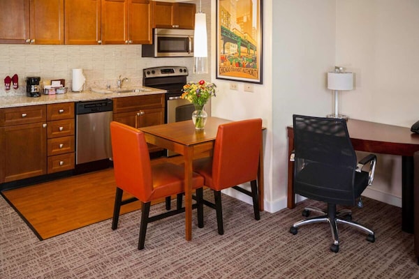 Explore Chicago! Free Breakfast, Fully-equipped Kitchen, Pet-friendly Property! - South Loop - Chicago