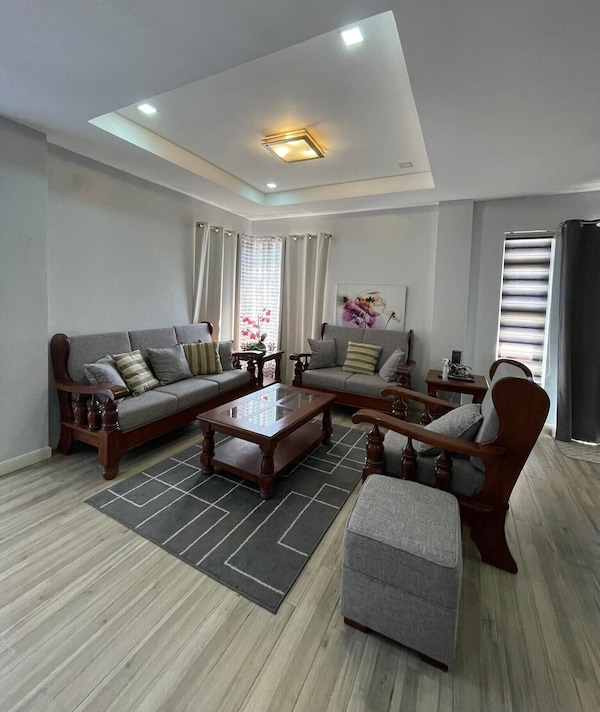Immaculate 4 Bedroom House - Pasig