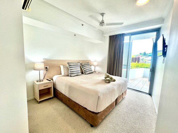 Central Apartment In South Townsville1 Bed 1 Bath Apartment - Vincent