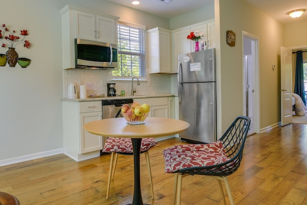Sunny Apex Vacation Rental W/ Pool Access! - Apex