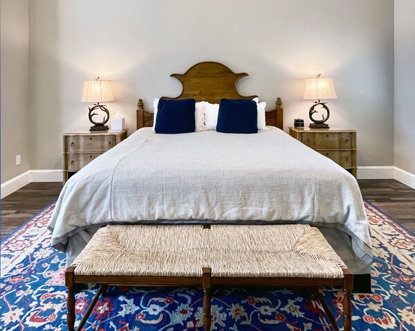 Poconos Luxury Couple's Suite On Private Resort - Red Rock, East Stroudsburg