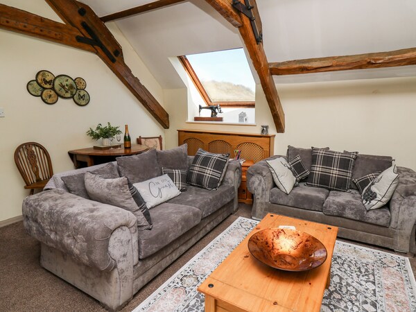 The Cheese Loft, Character Holiday Cottage In Carmarthen - Carmarthen