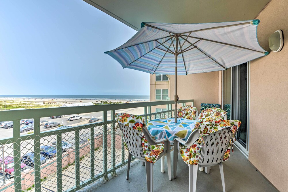 Oceanfront Resort, Year-round Pools, Private Beach - Cape May, NJ