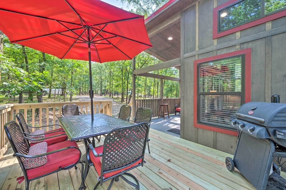 Woodland Tiny Home W/ Fire Pit - 4 Miles To Lake! - Broken Bow, OK