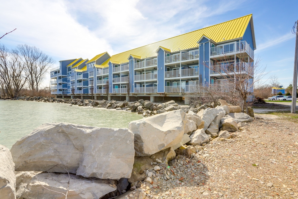 Waterfront Middle Bass Condo W/ Lake Erie Views! - Kelleys Island, OH