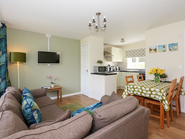 14 The Dell, Pet Friendly, Character Holiday Cottage In Mundesley - Mundesley