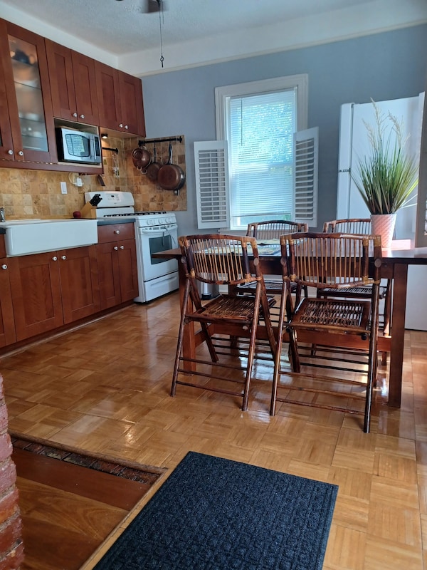 Bright And Beautiful One Bedroom Cottage - Sewickley