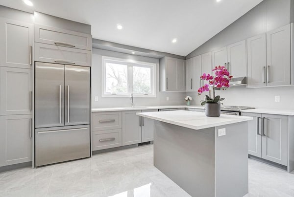 Brossard Renovated House - Longueuil
