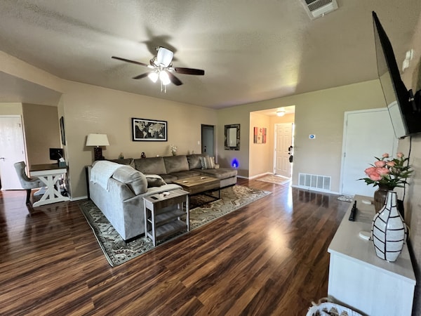 *New* Cheerful 4 Bedroom Home-pet Friendly - Temple, TX