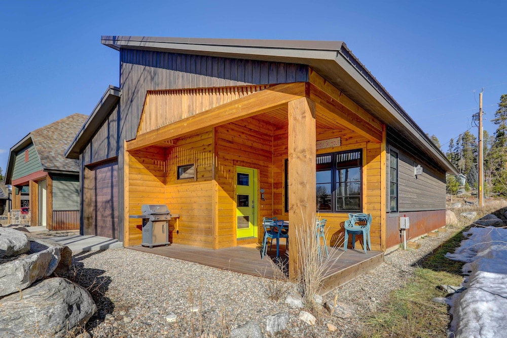Modern Grand Lake Cabin W/ Fireplace & Deck! - Grand Lake, CO