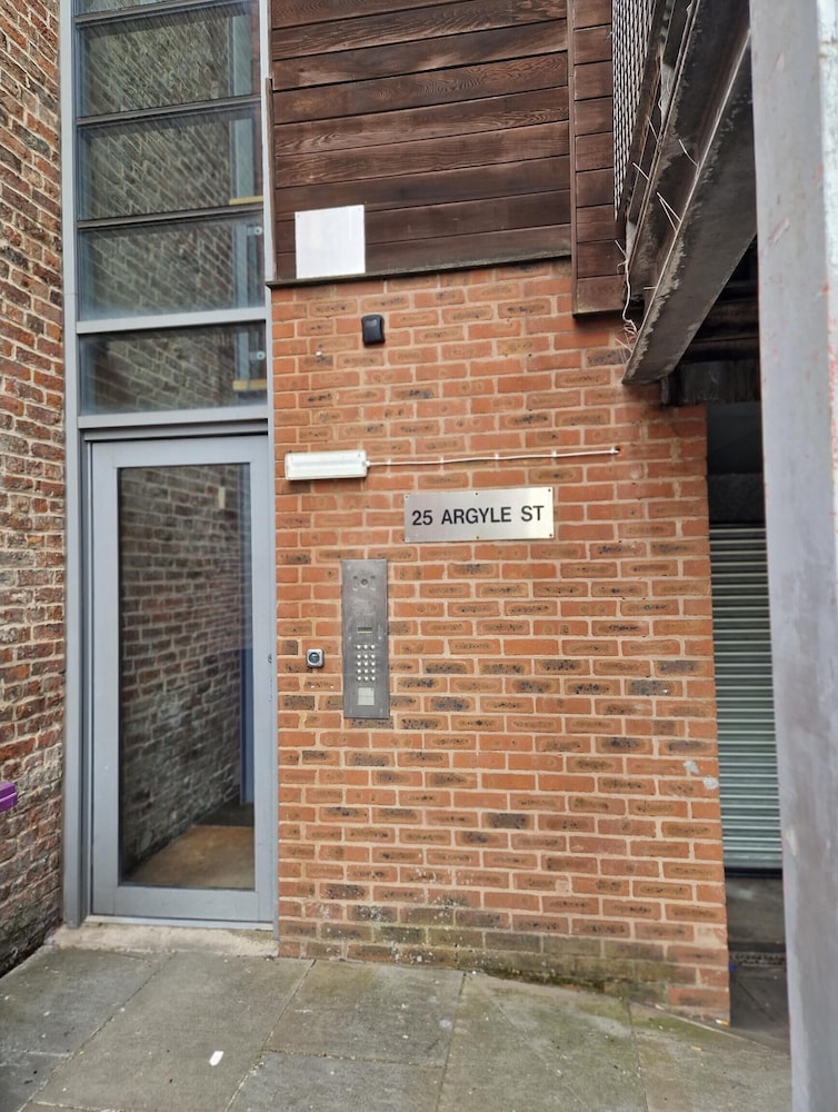位于利物浦市中心的独特的2床公寓 - 伯肯黑德