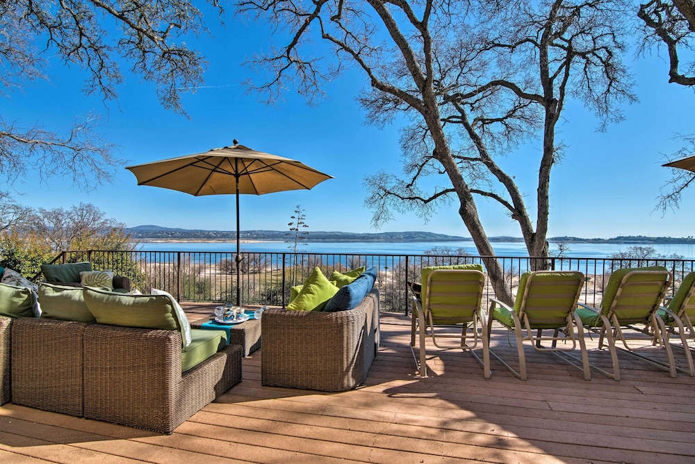 'Casa D'amore': Extravagant Lakefront Villa! - Roseville, CA