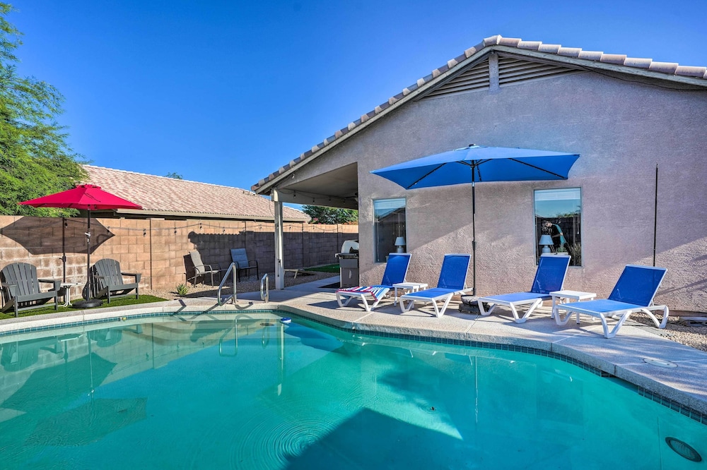 Sunny Surprise Getaway W/ Private Yard & Pool - Glendale, AZ