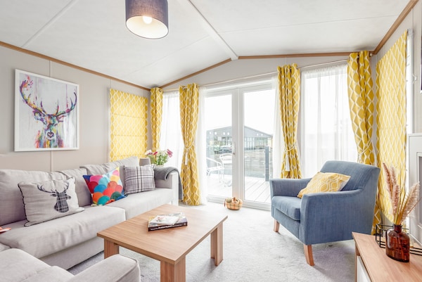 Caledonia Lodge St Andrews Is A Two-bedroom, Double Bed With An Ensuite Bathroom And A Twin Bedroom - St Andrews