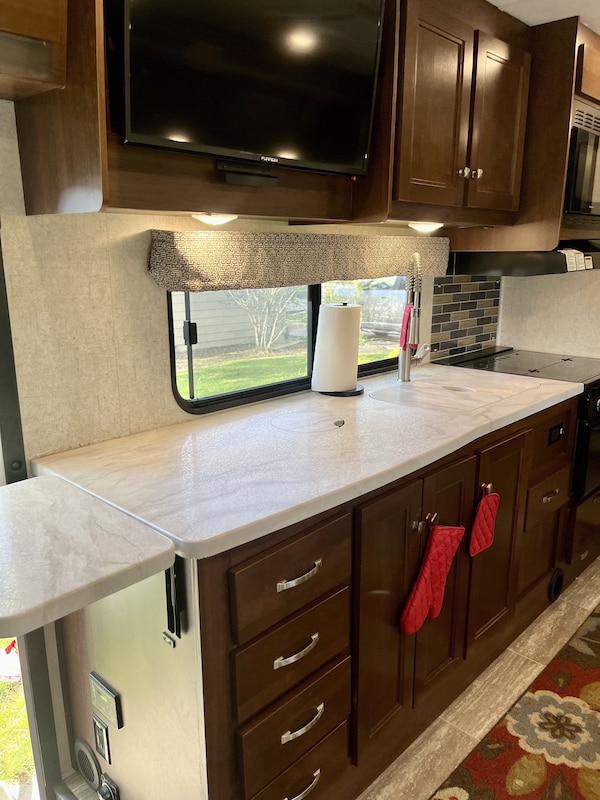 Enjoy A Taste Of Ultimate Freedom In This Clean, Comfy, Cozy 31 Rv! - Kennewick, WA