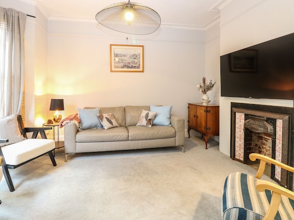Unthank Cottage, Pet Friendly, Character Holiday Cottage In Norwich - Norwich