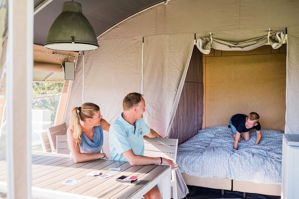 Leuke Tent Op Een Camping, Vlakbij De Grens Tussen Duitsland En Luxemburg - Rijnland-Palts