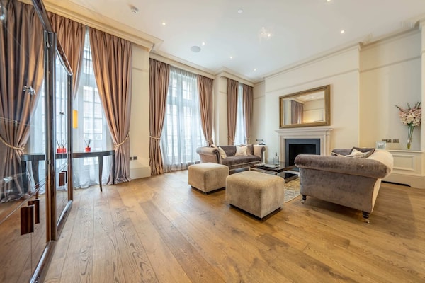 Royal Mayfair Mansion: Luxurious 7-bedroom Villa - Bloomsbury