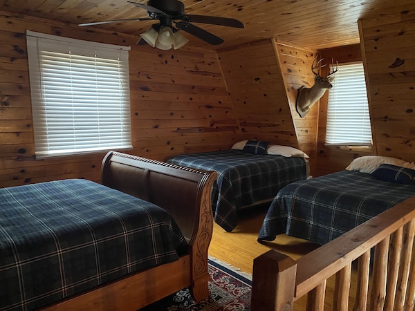 Lakeside Secluded Private Cabins, On Two Twenty Acre Lakes - Farmington