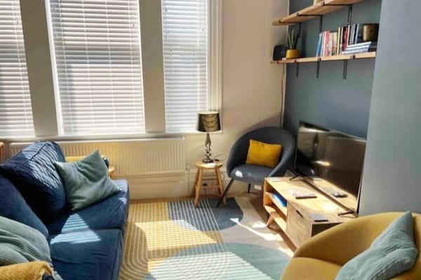 Hall Floor-beach At The End Of The Road-2 Bed, Parking, Pet Friendly - Portsmouth