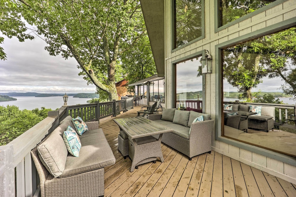 Spacious Beaver Lake Home W/ Stunning Views! - Beaver Lake, AR