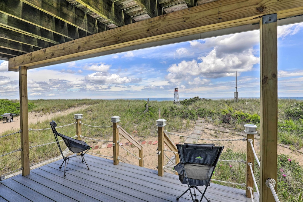 Charming Oceanfront Home On Salisbury Beach - Exeter, NH