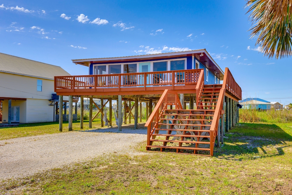 Breezy Dauphin Island Vacation Rental With Deck! - Dauphin Island, AL