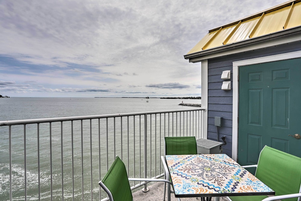 Resort-style Condo With Lake-view Balcony! - Kelleys Island, OH