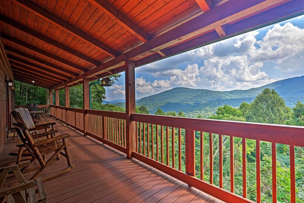 Family Cabin W/ Private Hot Tub & Views In Boone! - Boone, NC