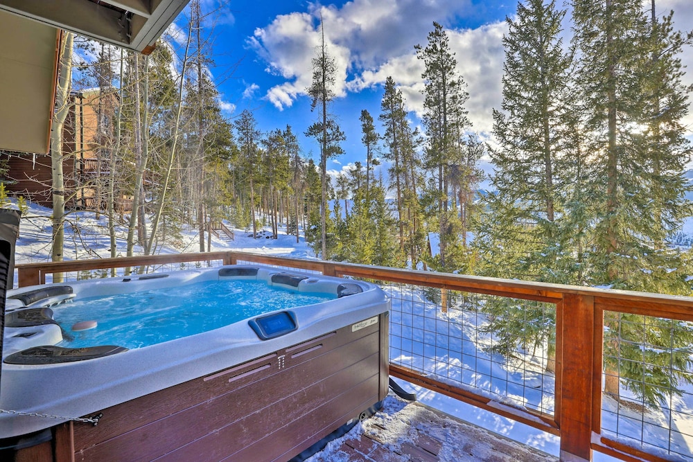 Beautiful Breckenridge Retreat W/ Hot Tub & Views! - Breckenridge, CO