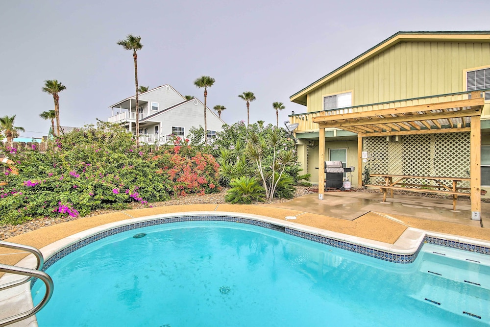 South Padre Island Oasis W/ Pool: Walk To Beach! - South Padre Island