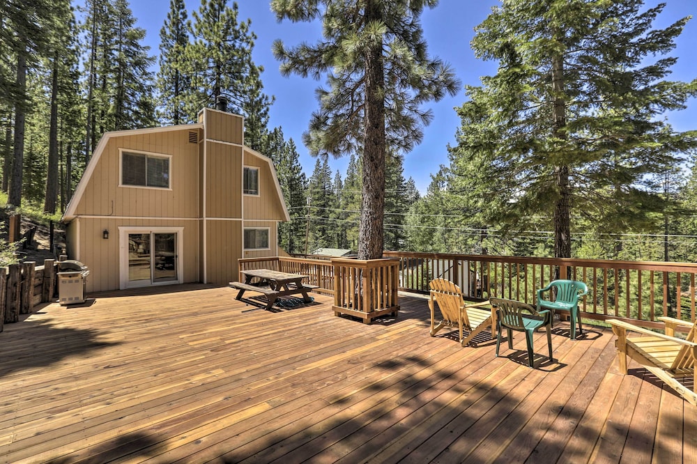 Sunny Tahoe Home W/ Deck & Grill Near Pope Beach! - South Lake Tahoe, CA