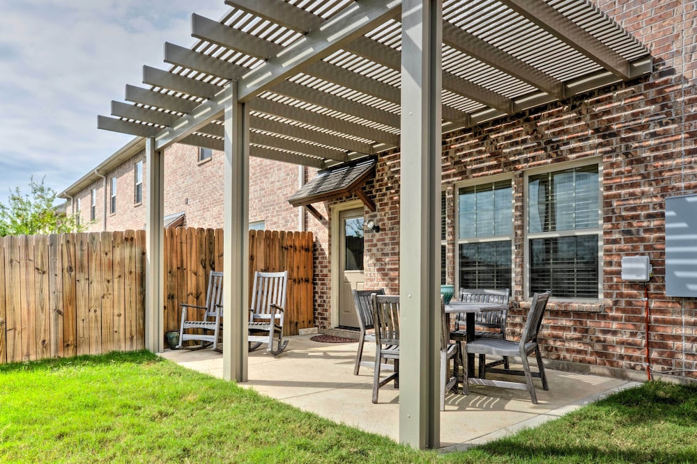 College Station Townhouse W/ Patio & Pool Access! - 브라이언