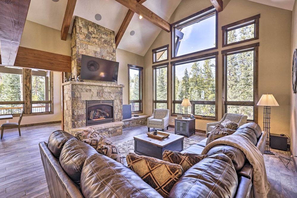 Luxe Breckenridge Home W/ 3 Fireplaces & View! - Breckenridge, CO