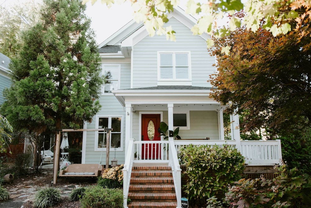 Home With Outdoor Oasis In Downtown Raleigh! - Raleigh, NC