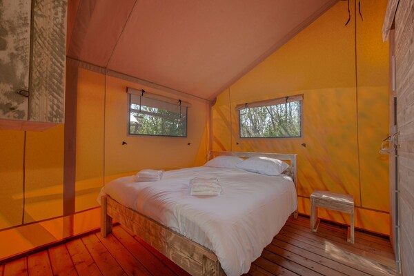 Nice Safari Tent With Bathroom, At Hunebedcentrum - Drente