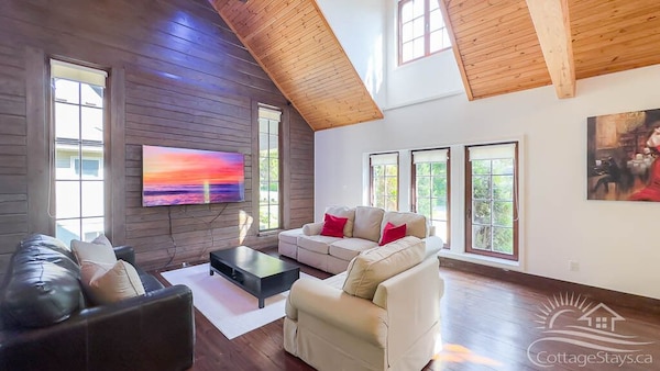 Luxury Log Retreat, Large Modern Cottage - Bayfield
