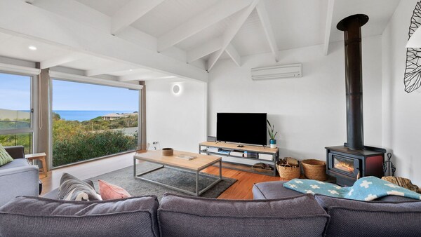 A Well-proportioned Contemporary House In Aireys Inlet With Great Views Over The Ocean. Pet Friendly - Fairhaven