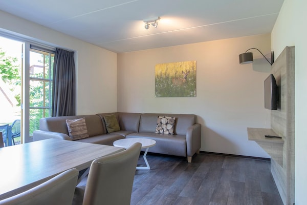 Restyled House With Three Bathrooms, Breda At 10km - Oosterhout