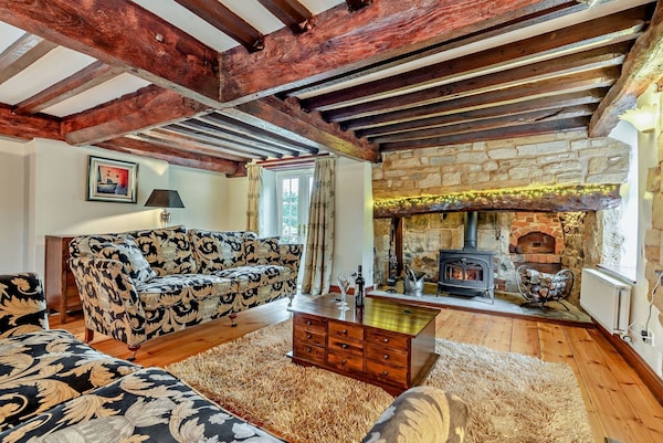 Large Family Friendly Manor House With Hot Tub - Sleeps 10 Guests  In 5 Bedrooms - West Midlands